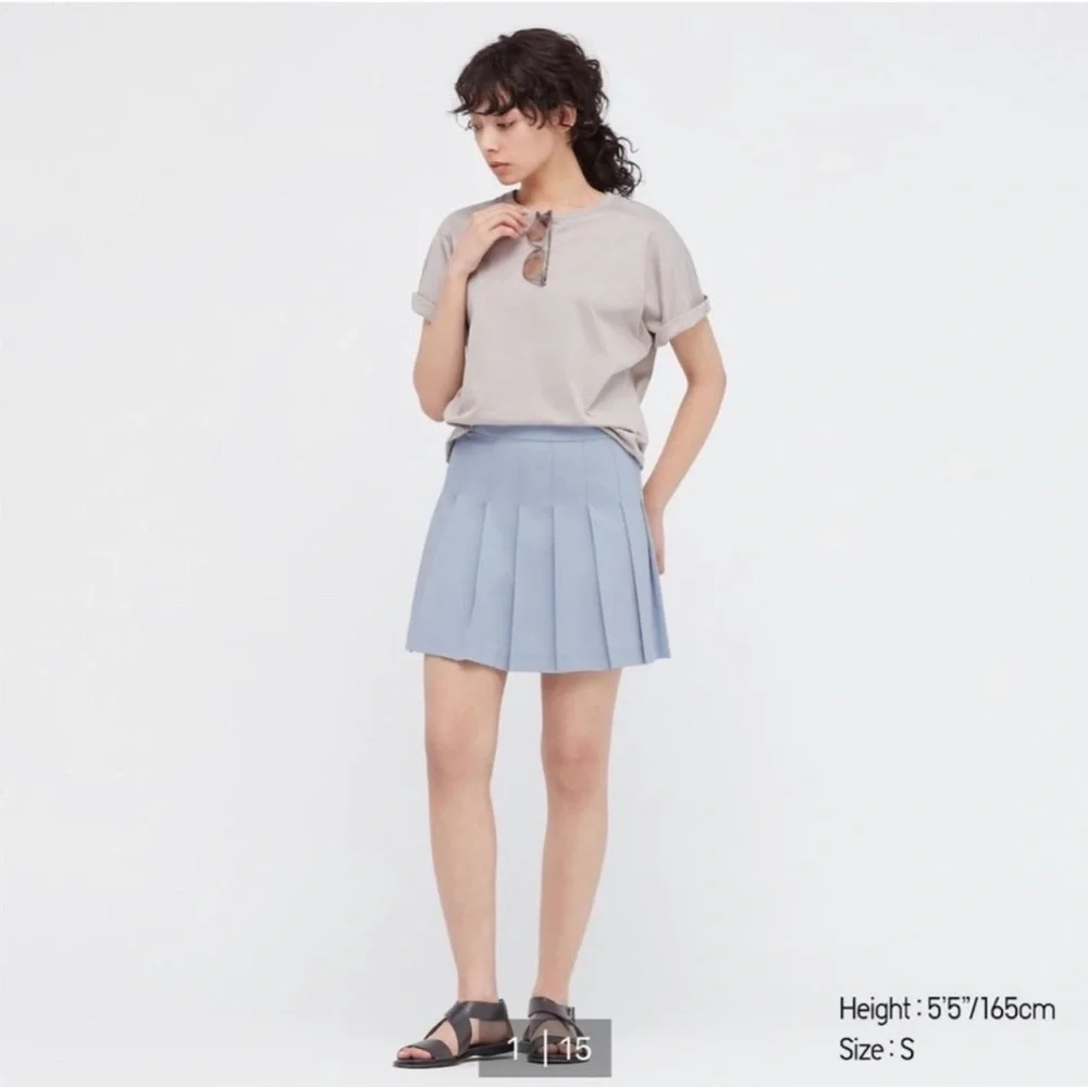 UNIQLO Pleated Skirt - Picture 1 of 6